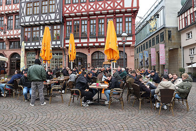 Kaartje binnen en meteen richting het terras. © De Brouwer