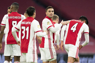 Tadic trekt met een vrije trap en wat mazzel al heel snel de stand gelijk. © Pro Shots