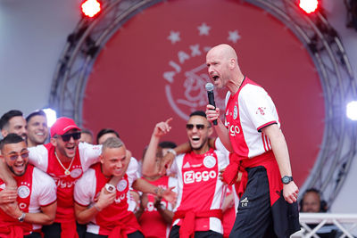 De selectie gaat stuk in 2019 door het optreden van Ten Hag op het Museumplein. © De Brouwer