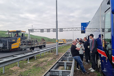 Door een ongeluk is de A1 even potdicht. © De Brouwer