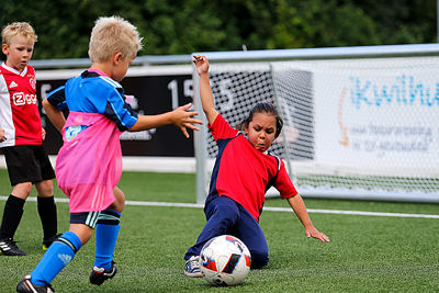 Die concentratie, vol op de bal, mooi! © De Brouwer