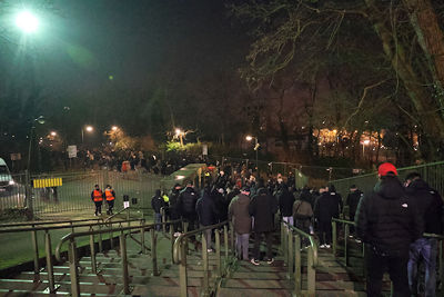 Vlot het stadion uit en terug naar de auto of bus. © De Brouwer