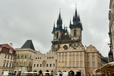 Old Town Square is de plek waar Ajacieden donderdag verzamelen. © Ajax Life