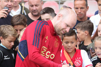 Ja jeetje, Klaassen ook natuurlijk. © SV Ajax