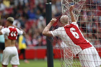 Klaassen toont hier hoe Vitesse in de touwen hangt. © De Brouwer