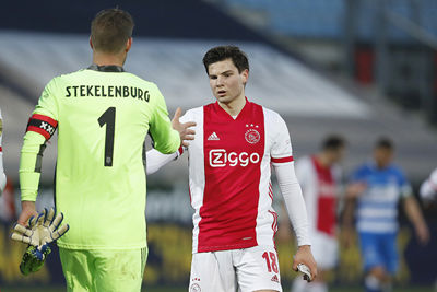 Stekelenburg eindigt met de aanvoerdersband en dat oogt vertrouwd. © Pro Shots