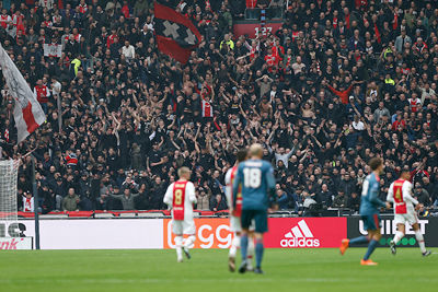 De spanning krijgt steeds meer grip op de supporters. © De Brouwer