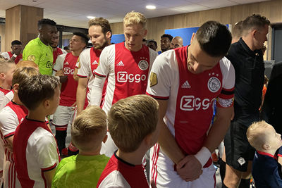 De mascottes? Dat zijn de kleinste leden van onze mooie vereniging. © Ajax Kids Club