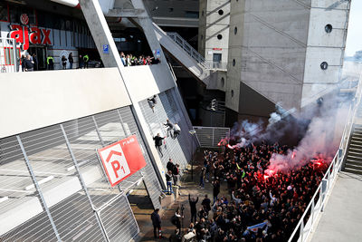 De interactie tussen spelers en supporters was weer even terug. © De Brouwer