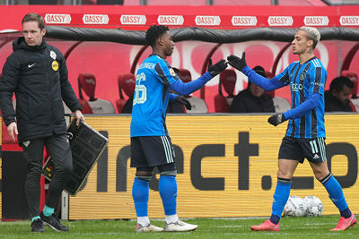 Het eredivisiedebuut van de zeventienjarige Van Axel Dongen. Mooi! © Pro Shots