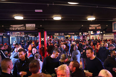 Voorbespreking in het supportershome! © De Brouwer