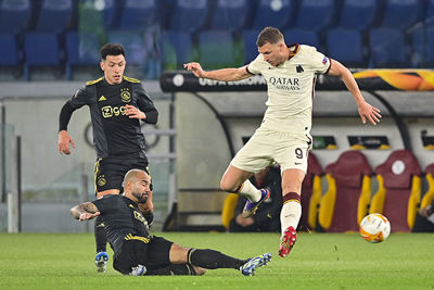 Bij deze sliding raakt Klaiber geblesseerd. Weer een bekerfinale de mist in? © Pro Shots