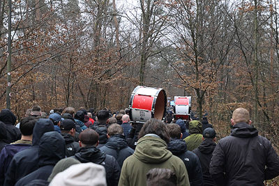 Gezonde bosloop, spullenboel op de schouders. © De Brouwer