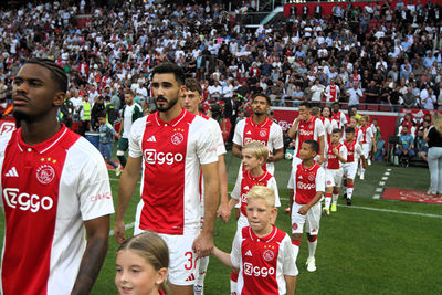 Daar zijn de mannen én onze mascottes van de Ajax Kids Club! © SV Ajax