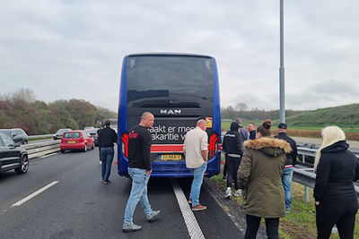 We horen dat op de omwissellocatie een bezemwagen klaarstaat. © De Brouwer