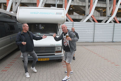 Zij kwamen met de camper vanuit Nederland. Mooi hoor! © SV Ajax