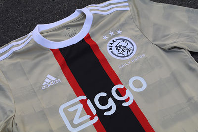 Zou het shirt in de smaak vallen? © Ajax Life