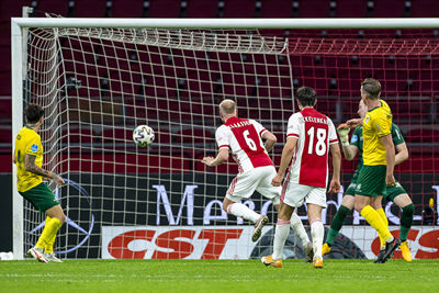 Klaassen is er als de kippen bij en kopt Ajax op voorsprong! © Pro Shots