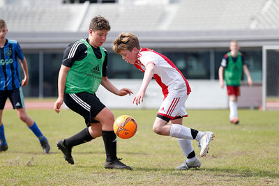 Ogen op de bal. © De Brouwer