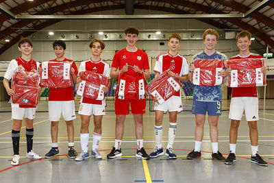 Team Traoré wint en gaat met toffe sporttassen aan de haal. © Pro Shots