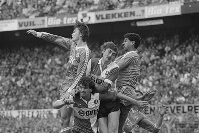 Bosman en Rijkaard kiezen samen het luchtruim. © AFC Ajax