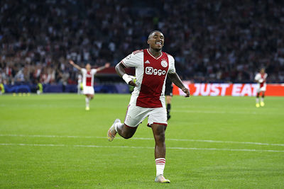 Bergwijn met de 4-0 na rust. © De Brouwer