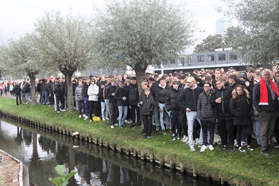 Rijen dik voor de ingang van De Toekomst. © SV Ajax