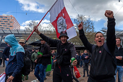 Buiten het stadion wordt het kampioensschap ook goed aangenomen. © De Brouwer