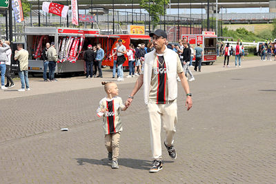 In stijl naar het voetbal. © De Brouwer