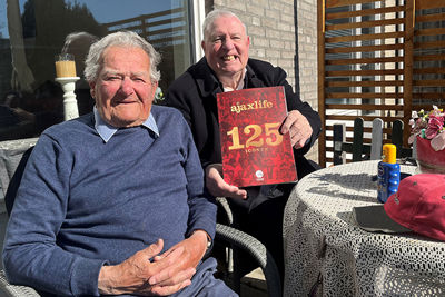 Met Piet van der Kuil en Heinz Stuy spat de Ajaxhistorie van deze foto af. © Ajax Life