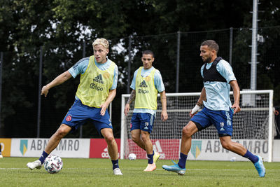 Donny trok zoals gewoonlijk weer gekke bekken tijdens het foebele. © Pro Shots