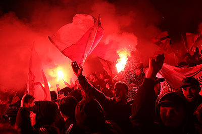 Ajax 1 in vuur en vlam! © De Brouwer