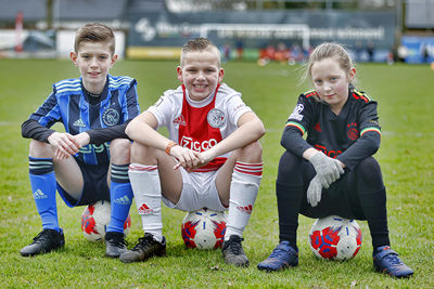 De drie shirts van Ajax dit seizoen, keurig op een rijtje. © Pro Shots