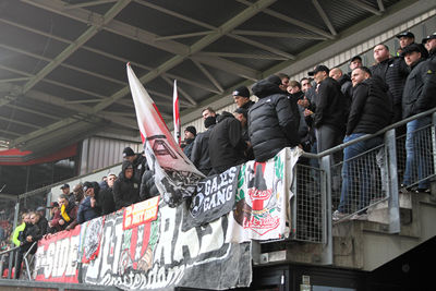 Vijf verdedigers. We gaan het meemaken. © SV Ajax