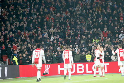 Juichen op het veld, juichen op de tribunes. Zo zien we het graag! © De Brouwer