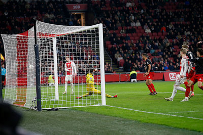 Dan toch de gelijkmaker. Van Akpom. © De Brouwer