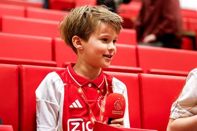 Hij wil weten of Janse met de tractor naar het Museumplein komt. © Pro Shots