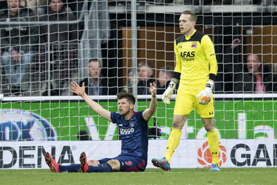 In de eerste helft kreeg Ajax geen penalty, nu wel. Zo gaan die dingen!