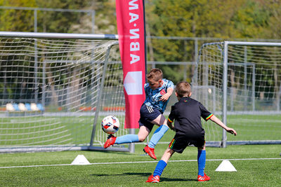 Deze kleine held is duidelijk in de leer geweest bij Antony. © De Brouwer