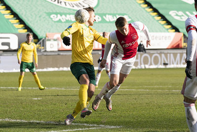 0-1! Perrrr lijkt stijlvol te scoren, maar de treffer komt op naam van de schouder van Polter. © Pro Shots