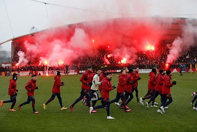 Bij het zien van deze foto weet je direct welke wedstrijd in aantocht is. © De Brouwer