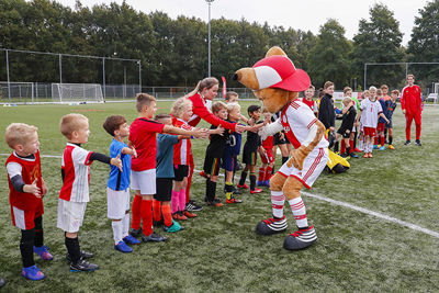 We beginnen met een high-five van Lucky! © Pro Shots