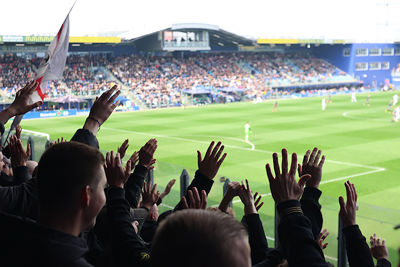 Het gaat niet soepel, maar Ajax wint wel. © De Brouwer