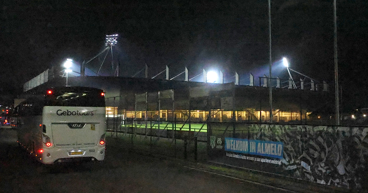 Handy SV Ajax buses make a trip to Heracles-uit