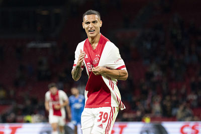 Huh, wat? Staat Ajax nu gewoon alweer te winnen met tien man?! © Pro Shots