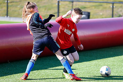 Ook op de Ajax Kids Tour blijken Ajax en PSV tegenstanders van elkaar. © De Brouwer