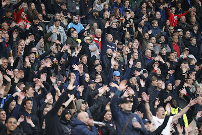 Als we de songteksten mogen geloven, wordt Ajax kampioen. © De Brouwer