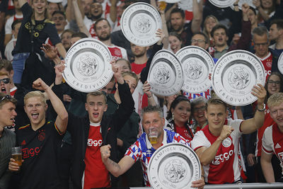 Wij zijn kampioen, wij zijn kampioen! © De Brouwer