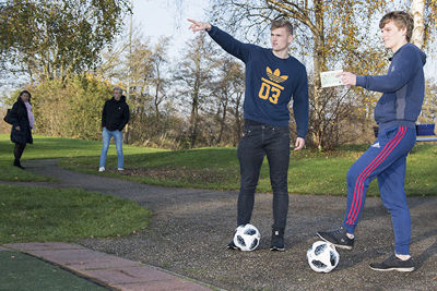 Potje footgolf met Jonge Schare-ambassadeur De Ligt. © Pro Shots