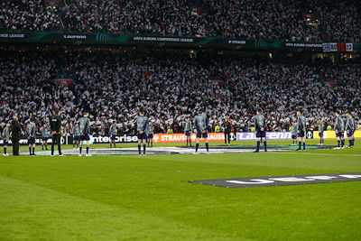 Onze prijswinnaars van Ajax Jonge Schare rond de middencirkel. © De Brouwer